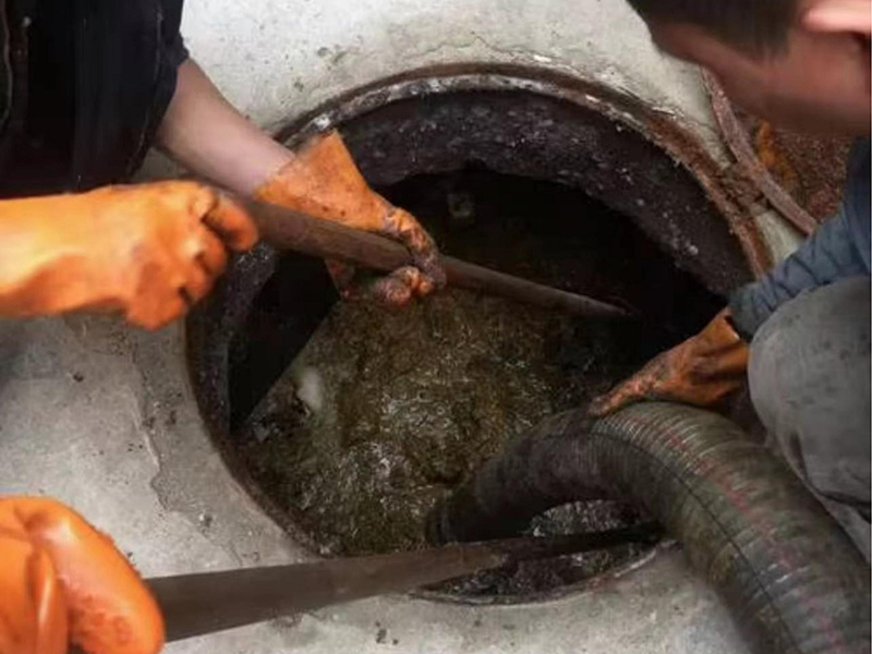 兰陵清理化粪池时如何避免沼气的危害?